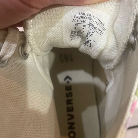 Chuck  Taylor converse HighTops Womens Size 9 Polka Dot Purple/orange/pink/green - Picture 14 of 14